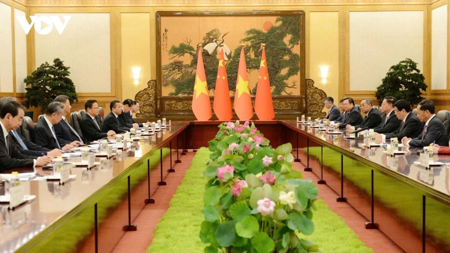 Vietnam and China agree to boost strategic transport connectivity